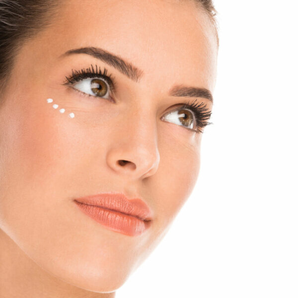 קרם עיניים טיפולי עשיר בקולגן נגד הזדקנות העור