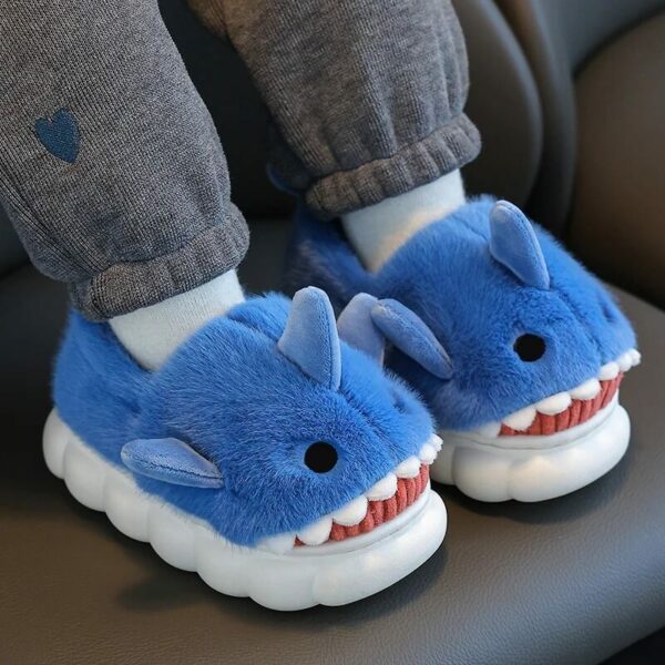 נעלי בית לילדים מחממות במיוחד בדמויות כריש