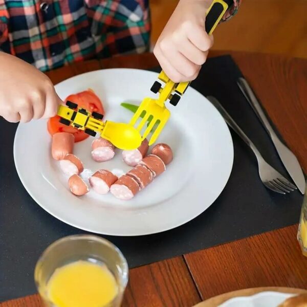 סט כלי אוכל לילדים בצורת צעצוע המעודדים אכילה