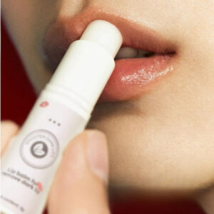 שפתון טיפולי לשפתיים יבשות וסדוקות