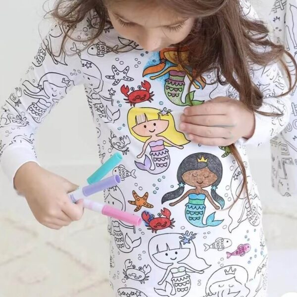 סט פיג'מה ו-12 טושים מיוחדים לצביעה על בדים – ColorWear